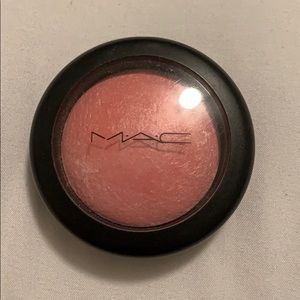 Mac Mineralize Blush in Azalea in the Afternoon